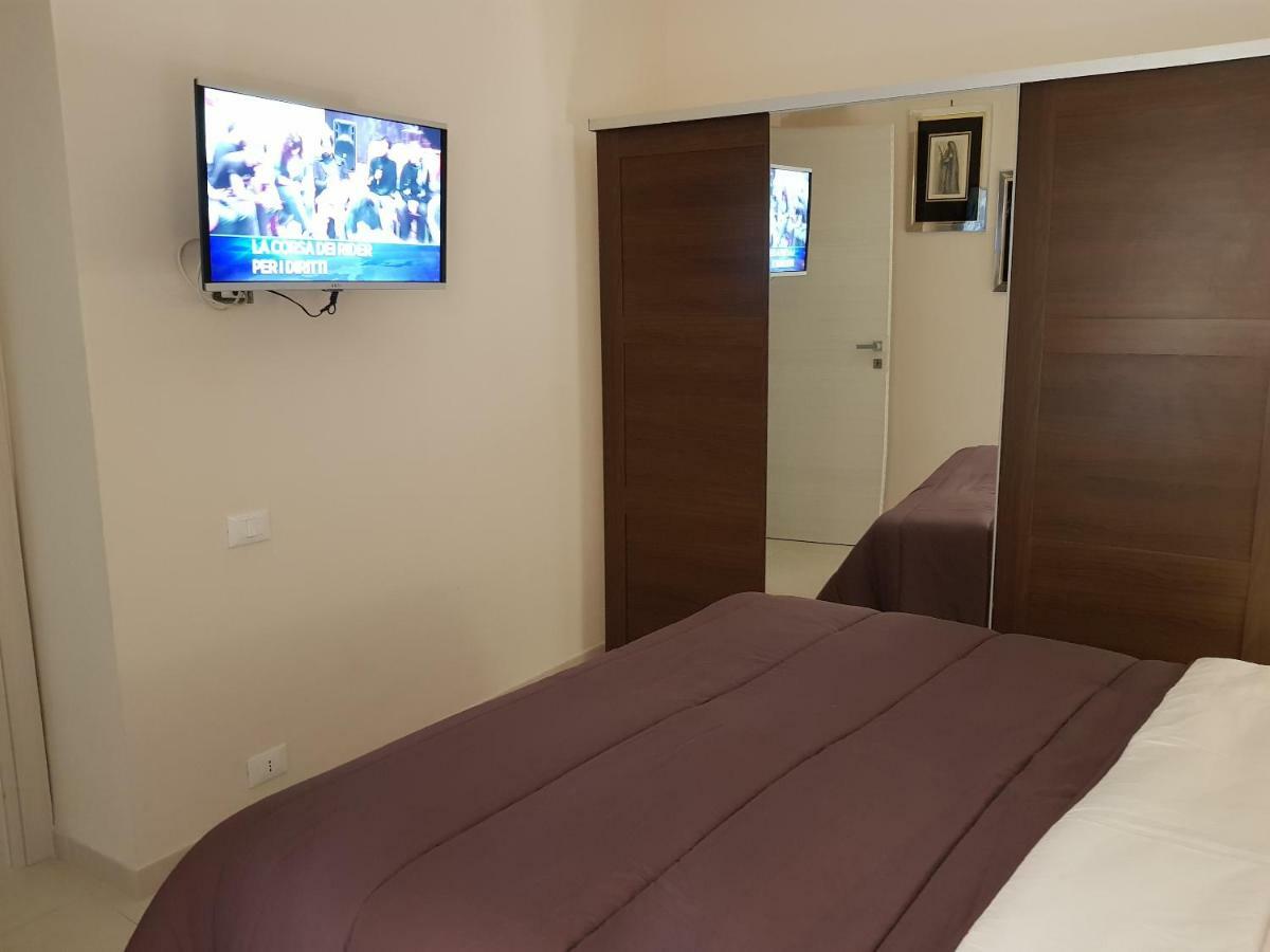 Napoli Royal Flats Villa Bagian luar foto